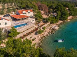 Luxury Villa Kate on sea with heated pool, hotel with jacuzzis in Milna