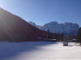 Ferienwohnung Traumblick Dolomiten โรงแรมที่มีที่จอดรถในWinklern