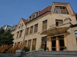 Yerevan Deluxe Hotel