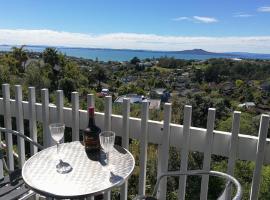 Harbour View Guesthouse, beach rental in Auckland