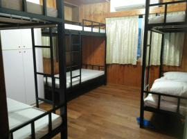 Yes, Sir Homestay, hostal o pensión en Nangan