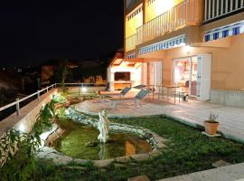 Villa Wind, hotel em Okrug Gornji
