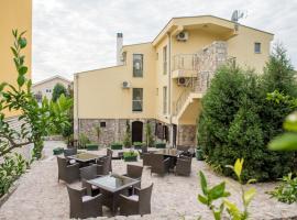 Hotel Crnogorska Kuća, מלון בפודגוריצה