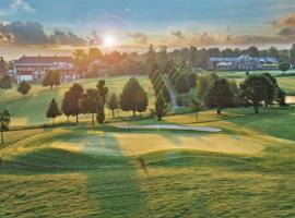 Gut Heckenhof Hotel & Golfresort an der Sieg GmbH & Co. KG、アイトルフのホテル
