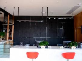 Thank Inn Plus Hotel Anhui Chuzhou Tianchang New Coach Station, hotel v destinaci Huchengqiao