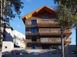 Alpine Lodge Chesa al Parc: Pontresina şehrinde bir dağ evi
