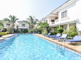 Rainforest - Casa Azure 5 Min walk to the beach, holiday home in Calangute