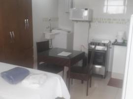 Flat Econômico Uberlândia，位于乌贝兰迪亚的酒店