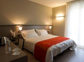 Zara Rooms & Suites, hotell med parkeringsplass i Suzzara