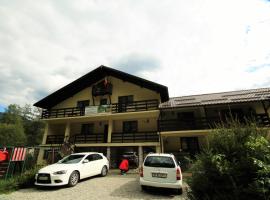 Pensiunea Ciobanelu, hotel con estacionamiento en Malaia