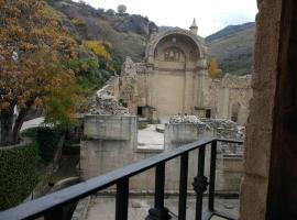 Apartamentos Asador De La Plaza Vieja, feriebolig i Cazorla