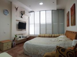 Ezore Yam Apartmens - Elmali'akh St. 4, beach rental sa Bat Yam