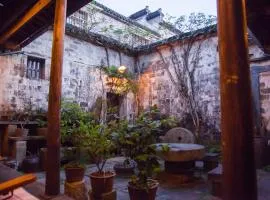 Pig's Boutique Hotel Xidi