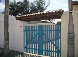 Casa com Amplo quintal no Canto do Mar