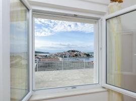 Apartment Josipa, hotel in Primošten