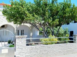 Apartment Danijela, hotel in Primošten