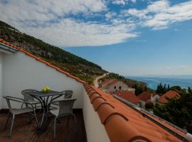 Villa Livia Apartments، فندق في بول