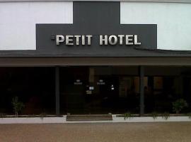 Petit Hotel, hotel in Chivilcoy