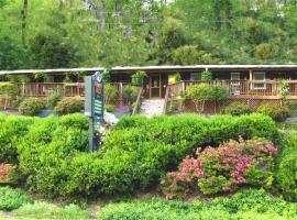 The Chimney Rock Inn & Cottages, hotel with parking in Chimney Rock