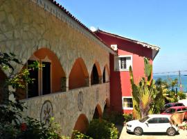 Pousada Casa de Pedra, hotel in Boicucanga
