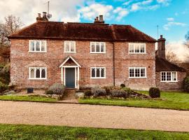 The Dorset Arms Cottage & Pub Rooms, hotel in Groombridge