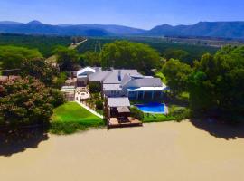 Broadlands Country House, guest house in Kirkwood