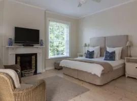 Sandown Lodge