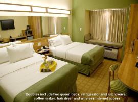 Microtel Inn & Suites by Wyndham Saraland、サラランドのホテル