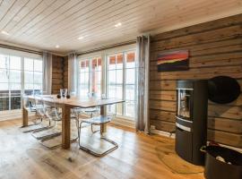 Lake View Apartment 4 bedrooms, hotel en Brunstad