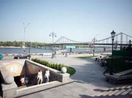 Podil Apart near Poschtova Square History Center