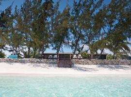 Hollywood Beach Suites Turks and Caicos, hotell med parkering i Whitby