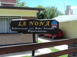 La Nona, hotel Villa Cura Brocheróban