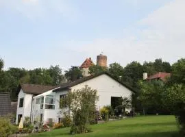Apartment mit Burgblick im Grünen, Familie Held