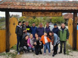 Brīvdienu parks Etno Kompleks Kapetan Mišin breg pilsētā Doņi Milanovaca