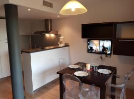 Mas de Valrugues Holifrance, serviced apartment in Saint-Rémy-de-Provence