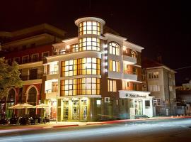 Hotel Diamond, hotel em Kazanlŭk