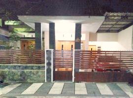 Homestay Syariah Grahadi, hotell i Malang