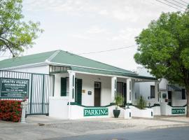 Country Village, hotel in Graaff-Reinet