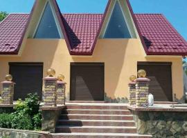 Панівецька Садиба, Hotel in Zubrivka