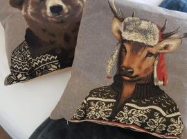 Hôtel Yaka โรงแรมในเลซ็องล์