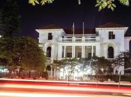 Bulawayo Club, hotel near Parking Nsatugi Cave, Bulawayo