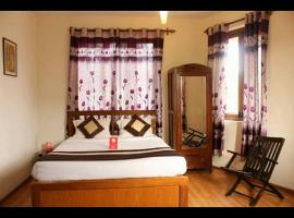 Lavish Stay with Pool near Calangute beach, hótel í Calangute