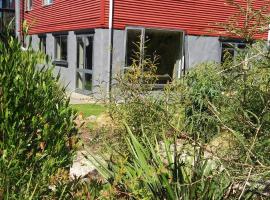 The Red Shed, Anakiwa, hotel in Picton