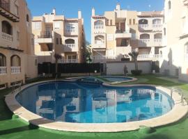 La Casa De Mi Madre - 2 bed flat in the heart of Torrevieja, hotel i Torrevieja