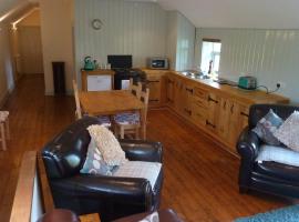 Hazel Barrow Farm Cottage, hotel v destinaci Leek