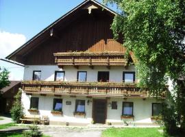 Bauernhof Manuela Perner, hotelli kohteessa Nussdorf am Attersee