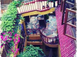 Lost Garden Guest House – hotel w mieście Kunming