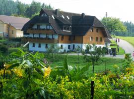 Ferienbauernhof-Holops, hotell sihtkohas St. Georgen im Schwarzwald