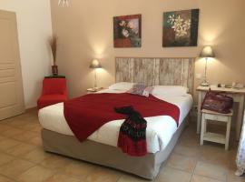 Hotel Les Ambres, hotel v destinaci Roussillon
