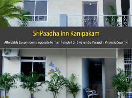 SriPaadha Inn Kanipakam, hotel s parkiriščem v mestu Kanipakam